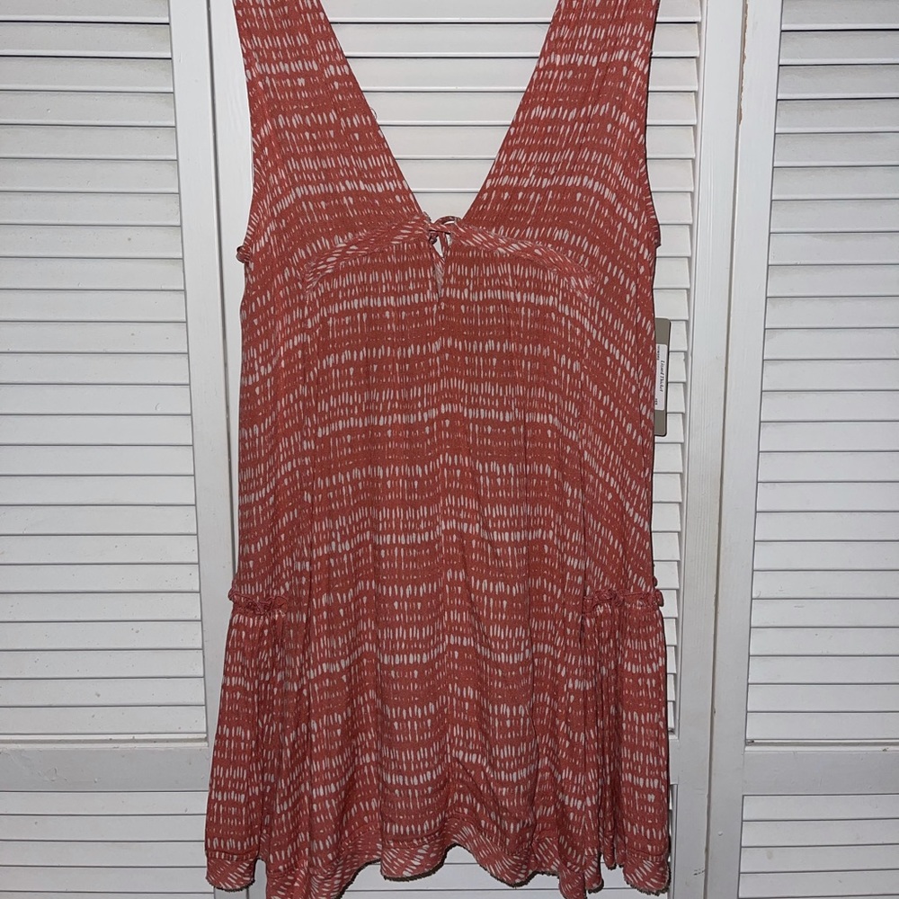 Super cute and flowy orange dress.